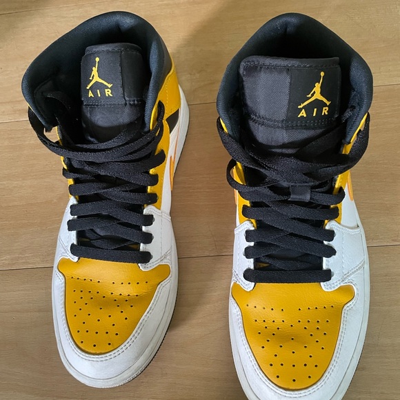 Nike Jordan 1. Excellent condition. Only wore them once. - Picture 4 of 4